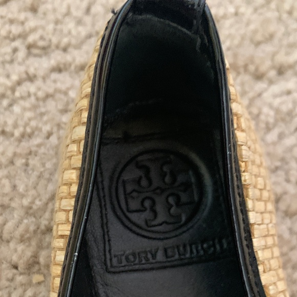 TORY BURCH Catherine Raffia Black Cap Toe Patent Leather Ballet Flat Size 6 - Picture 1 of 3